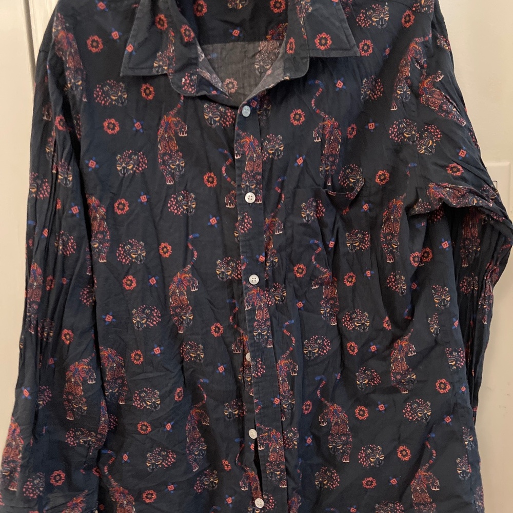 Men’s summer light weight slim fitting button down shirt